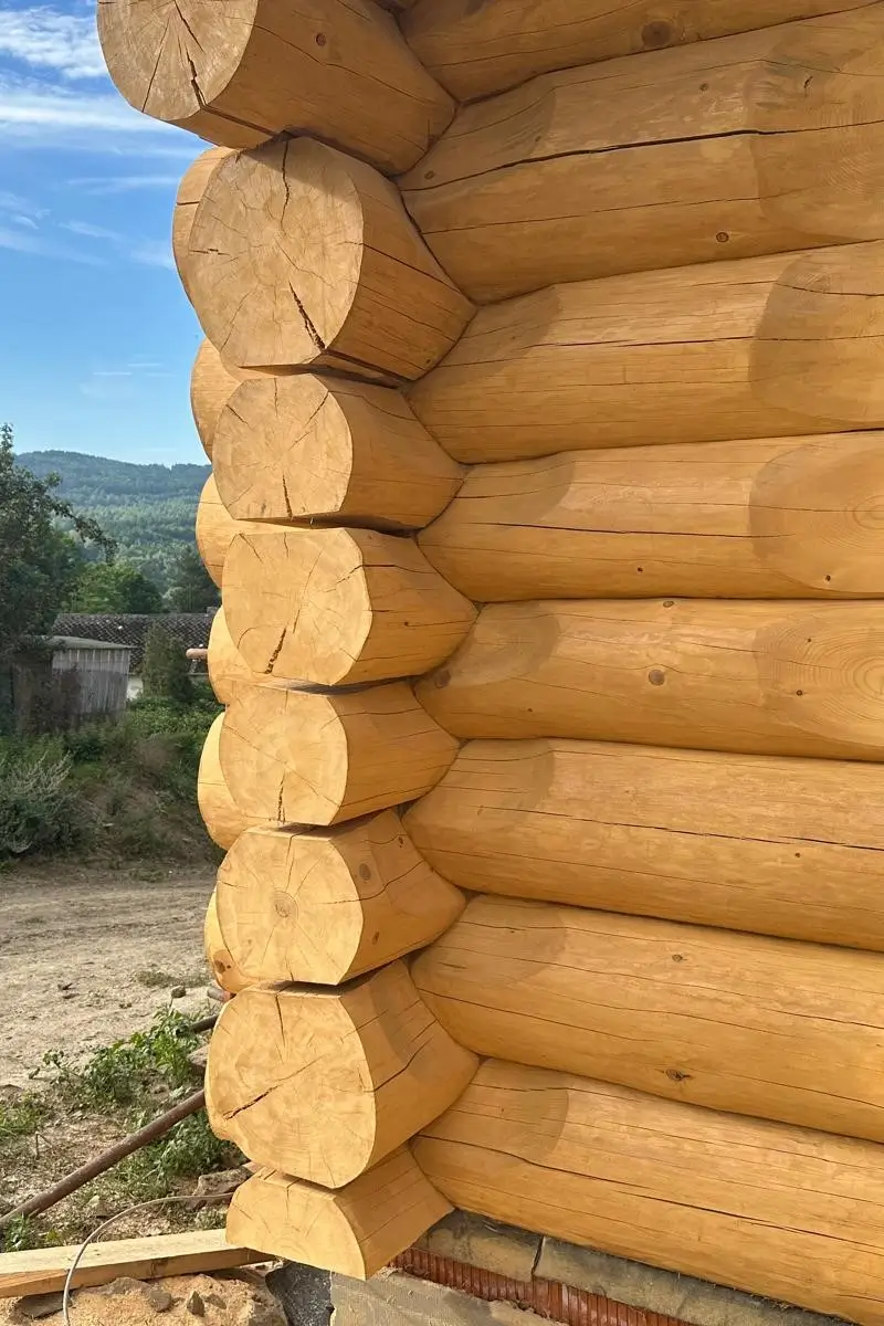 Technologie rubání srubu – tradiční postup stavby dřevěného domu